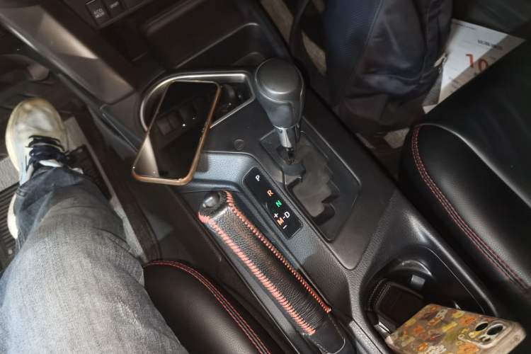 Used Toyota RAV4 2019 2.0L CVT Two-Wheel Drive Pioneer Edition China V Standard Gear Lever