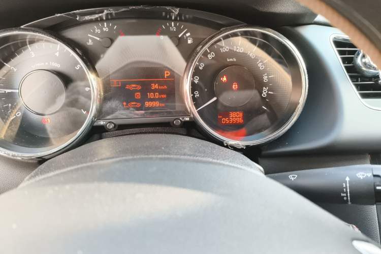 Used Peugeot 3008 2015 2.0L Automatic Classic Edition Odometer Close Up