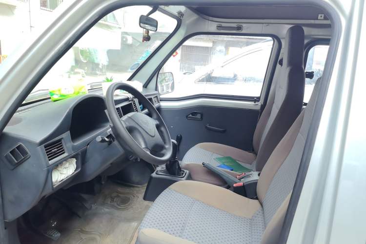 Used Wuling Zhiguang 2015 1.2L Practical LS-I Model Left Front Seat