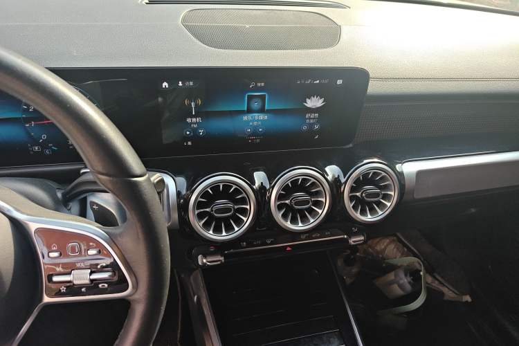 Used Mercedes-Benz GLB 2022 Refresh GLB 200 Dynamic Edition Audio And AC Panel