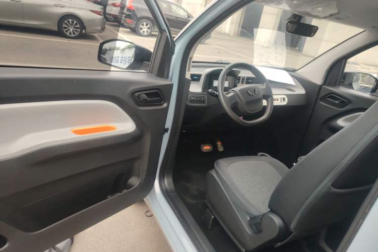 Used Wuling Hongguang MINIEV 2022 Macaron Fashion Model Lithium Iron Phosphate Driver Seat