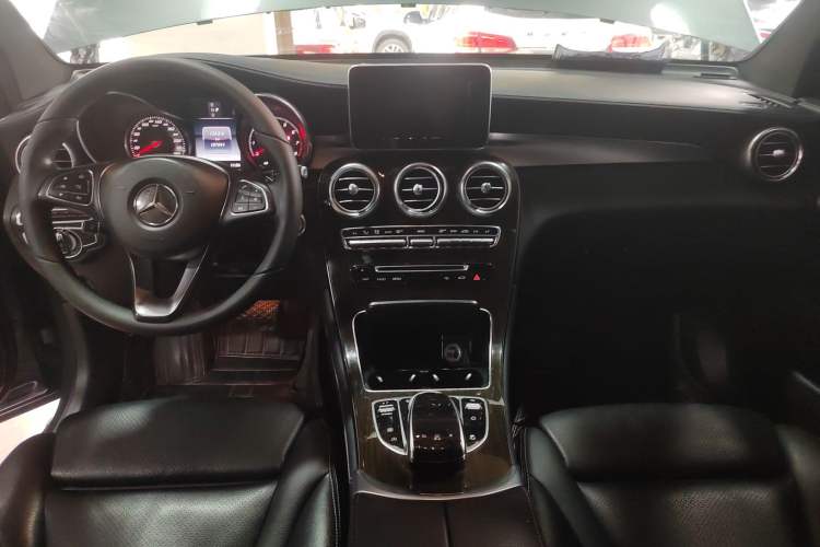Used Mercedes-Benz GLC 2016 GLC 260 4MATIC Luxury Model

