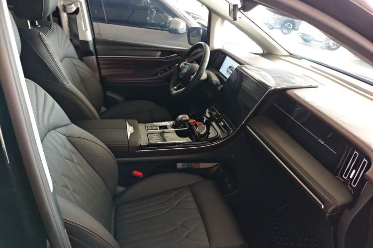 Used GAC Trumpchi M8 2024 Master Series 400T Prestige Edition
