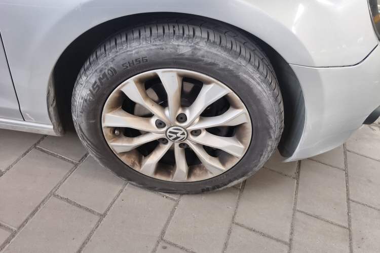 Used Volkswagen Golf 2012 1.4 TSI Automatic Comfort Edition Right Front Wheel Hub