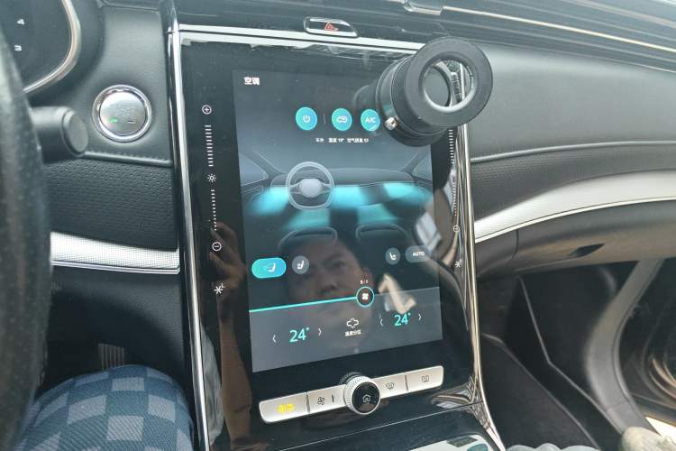 Used Roewe RX5 MAX 2019 300TGI Automatic Smart Cabin Luxury Edition Audio And AC Panel