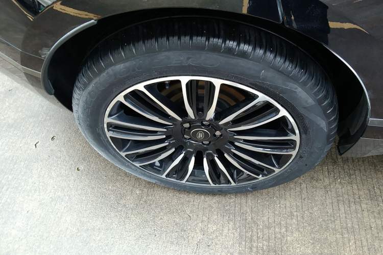 Used Land Rover Range Velar 2017 P380 R-DYNAMIC S Right Rear Wheel Hub