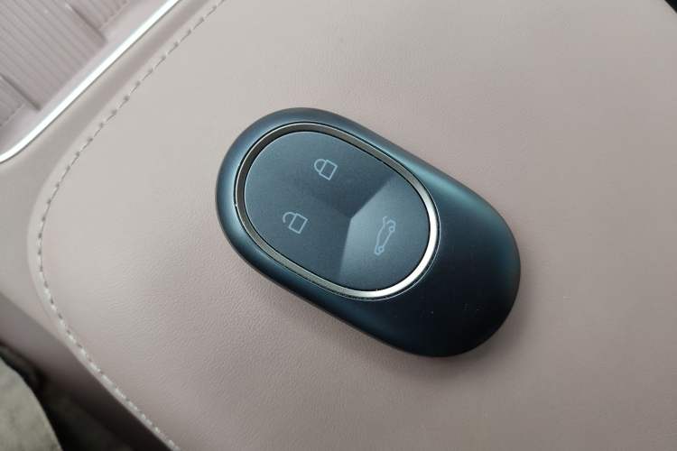 Used Nio ES8 2023 75 kWh Executive Edition Vehicle Key