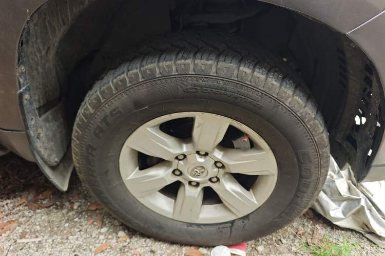 Used Toyota Prado 2016 2.7L Automatic Luxury Edition Right Front Wheel Hub