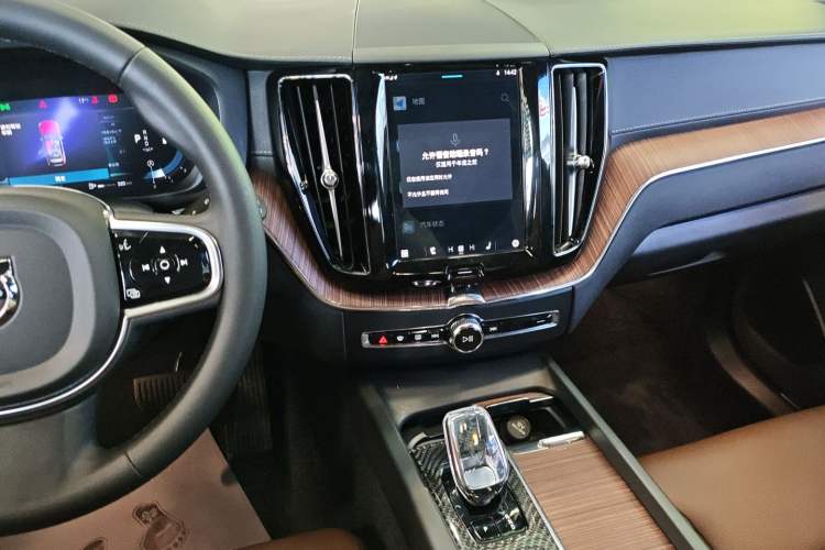 Used Volvo XC60 2024 B5 4x4 Smart Luxury Edition
