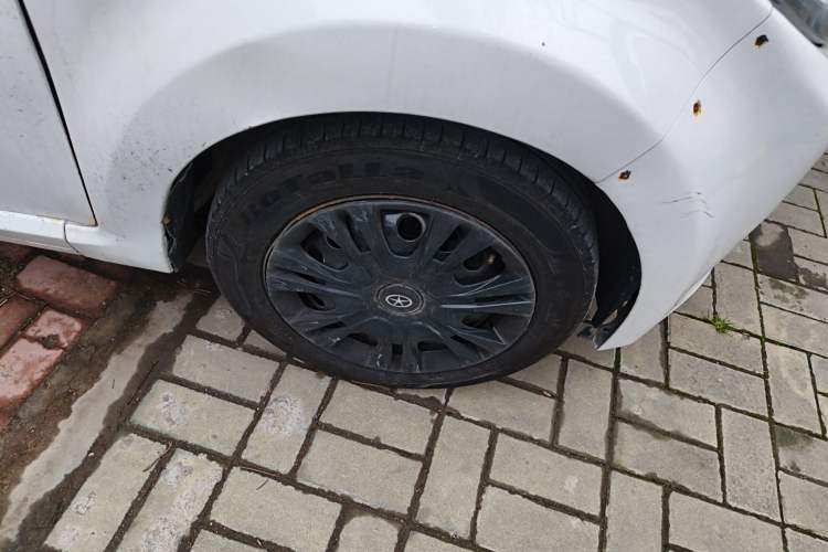 Used JAC Group Yueyue 2012 CROSS 1.0L Comfort Model
