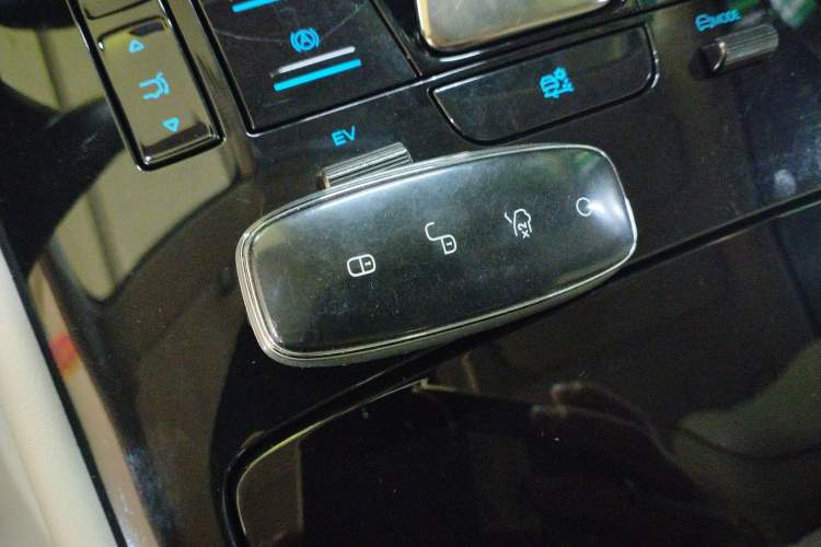 Used Denza D9 2024 DM-i 980 Four-Wheel Drive Flagship Model