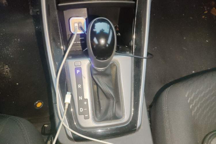 Used Hyundai Elantra (5th Generation / Langdong) 2016 1.6L Automatic Prestige Model Gear Lever