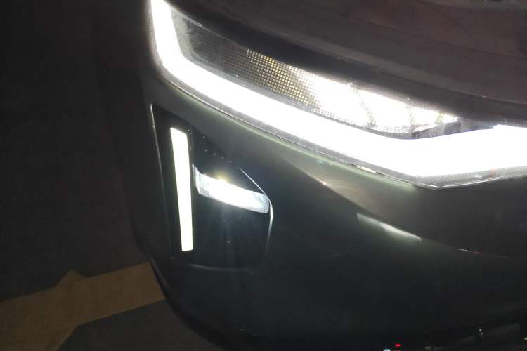Used GAC Trumpchi Xiangwang S7 2025 180km Ultra All-Wheel Drive LiDAR Edition Right Front Headlight