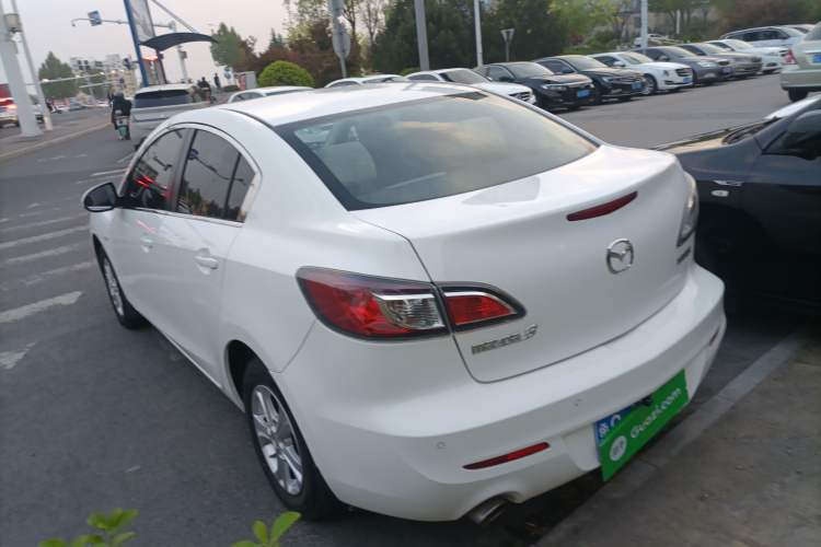 Used Mazda 3 2015 Sedan 1.6L Automatic Comfort Model Exterior 2