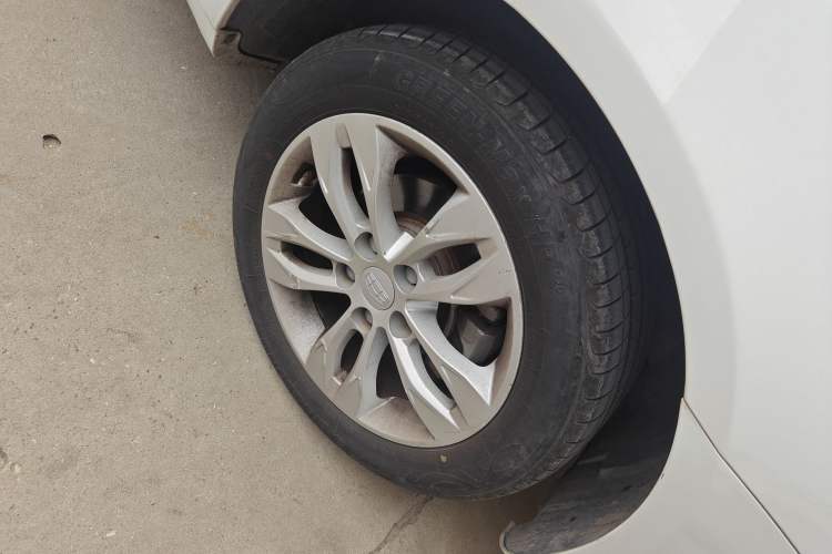 Used Geely Auto Emgrand 2016 Sedan 1.5L Manual Upward Edition Right Front Wheel Hub