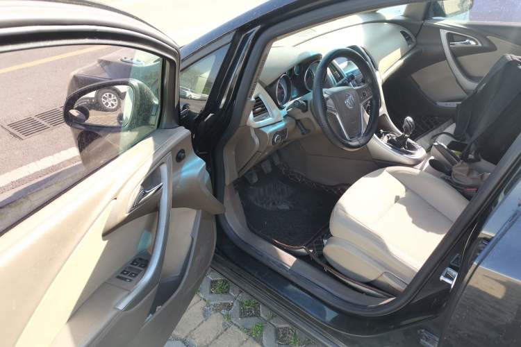 Used Buick GT 2013 GT 1.6L Manual Entry-Level Model Driver Seat