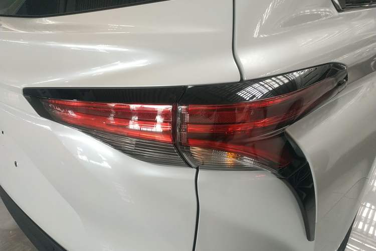 Used Toyota SIENNA 2026 Model 2.5L Dual-Engine Two-Wheel-Drive Comfort Edition Right Rear Taillight