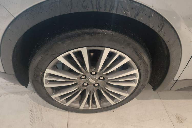 Used Cadillac XT4 2024 28T Two-Wheel-Drive Prestige Version Exterior 4