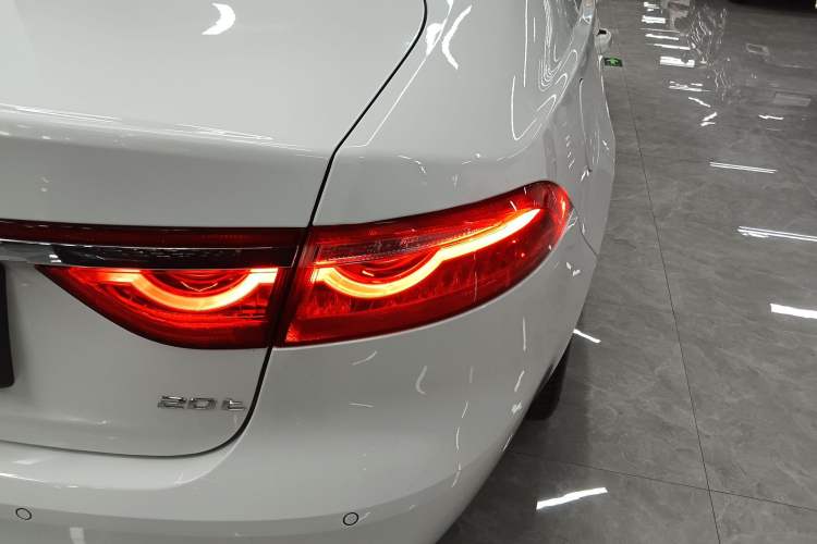 Used Jaguar XFL 2020 XFL 2.0T P200 Two-Wheel-Drive Elite Edition Right Rear Taillight