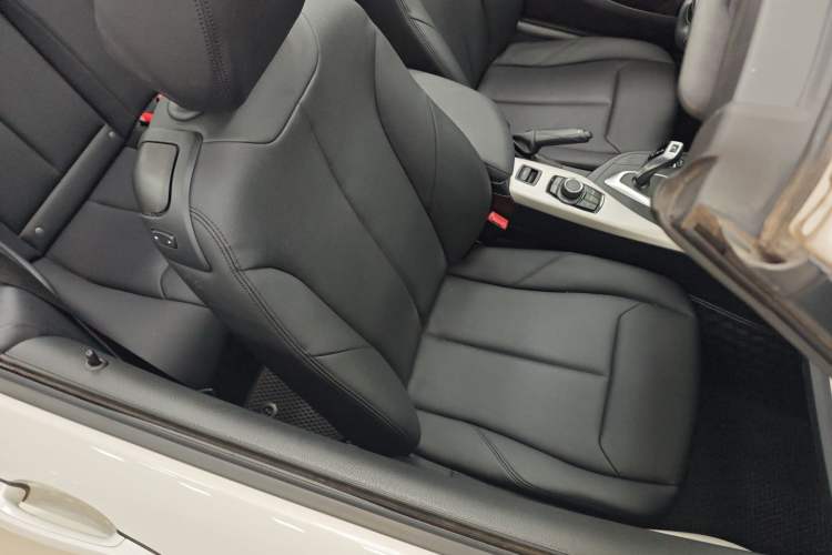 Used BMW 2 Series 2015 220i Convertible Coupe Leading Model
