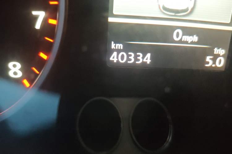 Used Volkswagen Tiguan 2013 1.8TSI Automatic Two-Wheel Drive Luxury Model Odometer Close Up