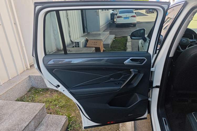 Used Volkswagen Tiguan L 2023 330TSI Automatic Two-Wheel Drive R-Line Enjoyment Edition