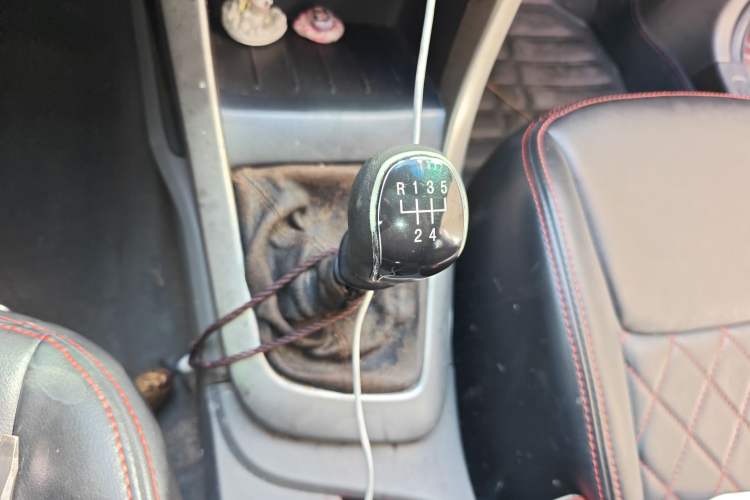 Used Baojun 630 2011 1.5L manual standard version