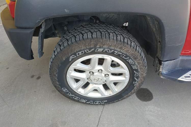 Used BAIC Off-Road BJ40 2016 40L 2.0T Manual All-Wheel Drive Prestige Edition Left Front Wheel Hub