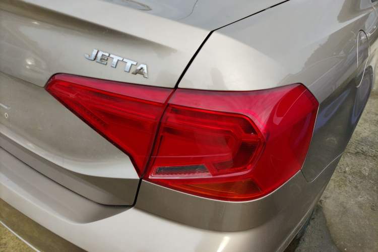 Used Volkswagen Jetta 2017 1.4L Manual Fashion Edition
