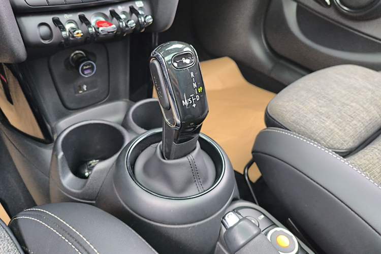 Used MINI 2019 1.5T COOPER Classic Edition Five-Door Version Gear Lever