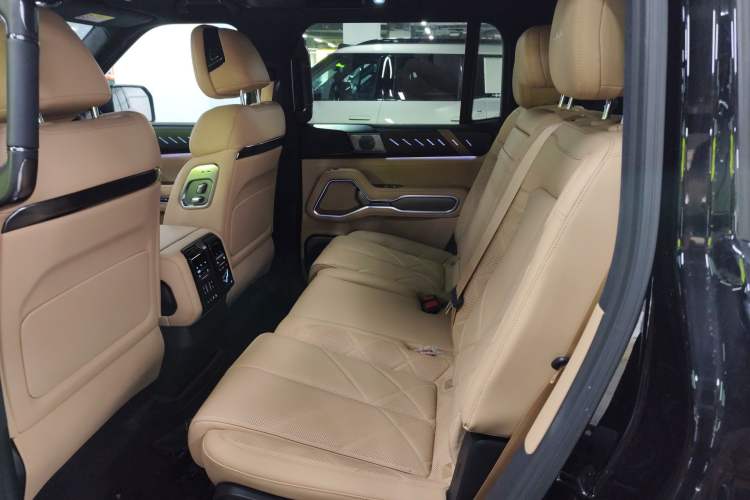 Used Formula Leopard Leopard 8 2025 Smart & Brave Flagship Edition 7 Seats