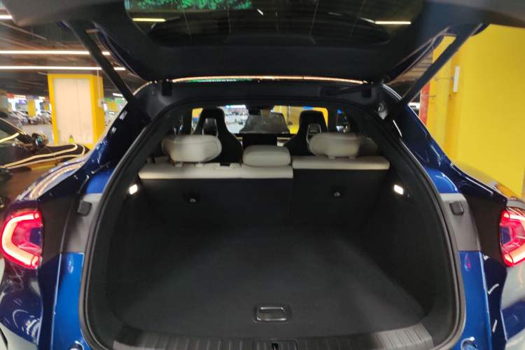 Used Xiaomi Auto YU7 2025 Ultra-Long Range High-Performance All-Wheel-Drive Max Edition
