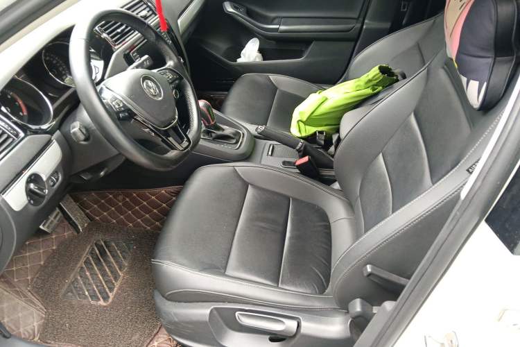 Used Volkswagen Sagitar 2017 230TSI Automatic Comfort Version
