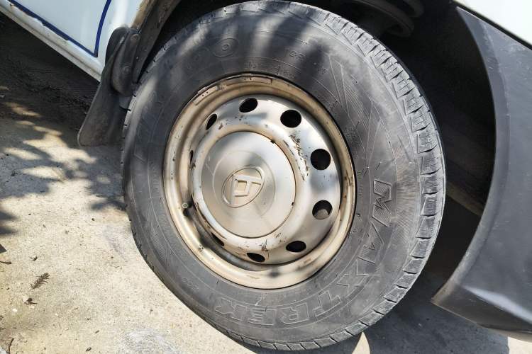 Used SAIC MAXUS Xintu V80 2019 2.5T Classic Model 6-Speed Manual Aotong Long Wheelbase Mid-Height 7-Seater