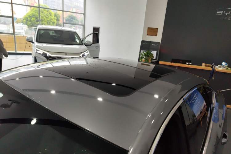 Used BYD Qin L 2025 DM-i Smart Drive 120KM Leading Model
