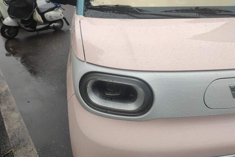 Used Wuling Hongguang MINIEV 2024 Third Generation 120 km Right Front Headlight