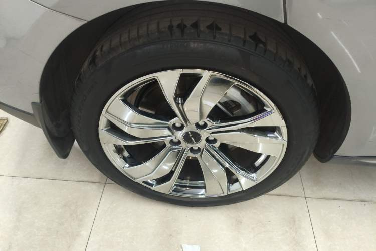 Used SERES SF5 2021 Huawei Smart Selection Four-Wheel Drive Edition Right Rear Wheel Hub