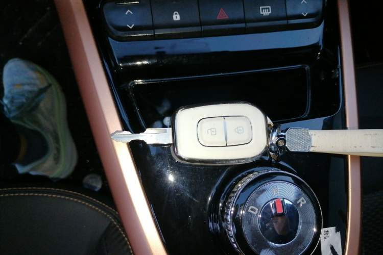 Used Dongfeng NAMMI BOX 2022 Revised Light Wind Edition 201 km Standard Version
