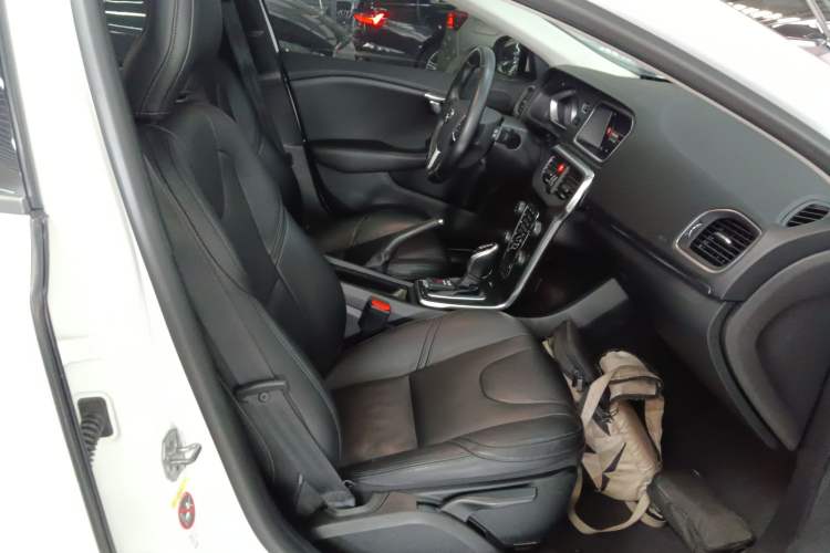 Used Volvo V40 2017 T3 Zhiyi Edition