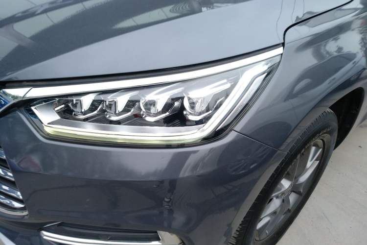 Used BYD Song 2020 Classic Edition 1.5T Automatic Elite Model Left Front Headlight