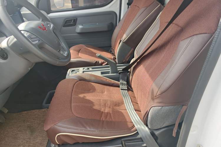 Used Wuling Yangguang 2024 300km Comfort Version with Sealed Windows 60kW
