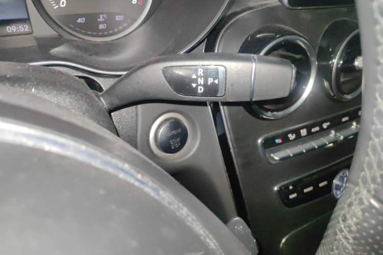 Used Mercedes-Benz C-Class 2017 C 180 L Sport Edition Gear Lever