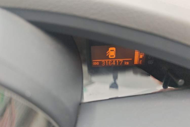 Used Toyota Verso 2014 Starlight 180E CVT Elite Edition Odometer Close Up