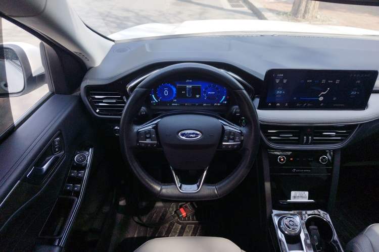 Used Ford Escape 2020 EcoBoost 245 Four-Wheel Drive Luxury Edition Steering Wheel