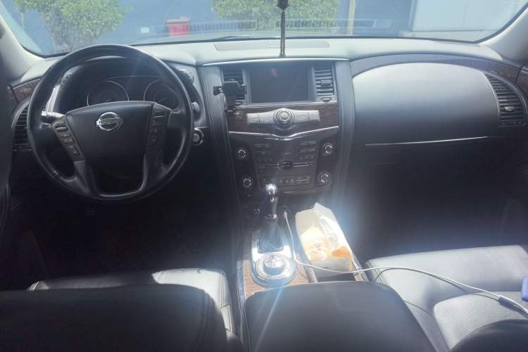 Used Nissan Patrol 2018 5.6L Standard Version Center Console