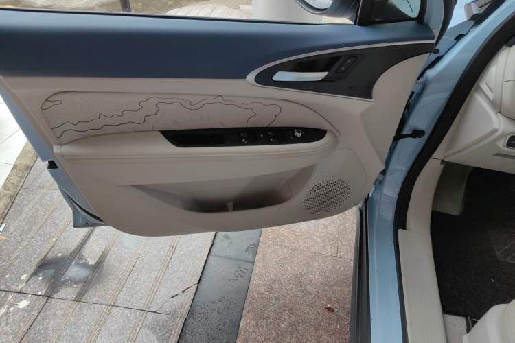 Used ORA Good Cat 2022 Morandi Edition 400km Standard Range Luxury Version Lithium Iron Phosphate
