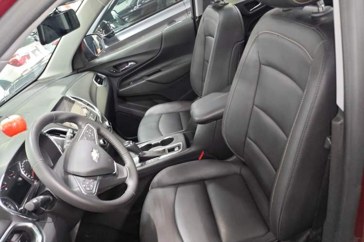 Used Chevrolet Equinox 2017 550T Automatic All-Wheel-Drive Top-Tier Version Left Front Seat