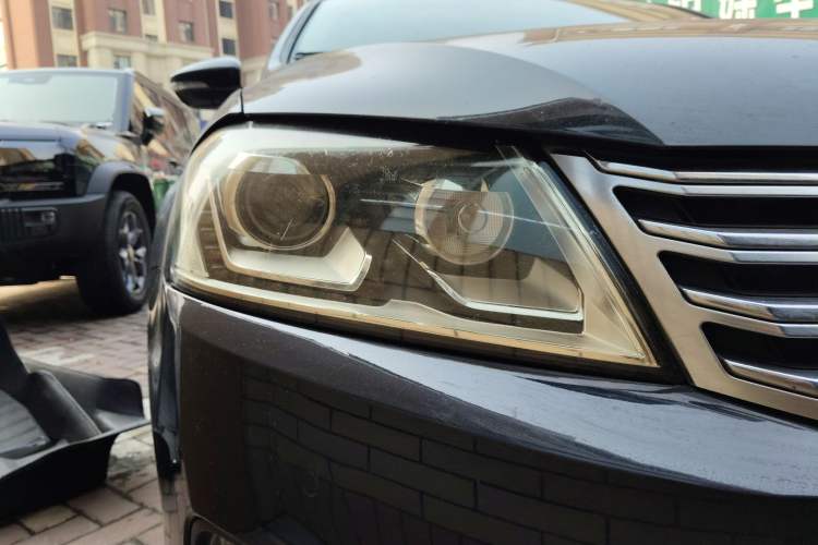 Used Volkswagen Magotan 2012 Revised Version 1.8TSI Leading Edition Right Front Headlight