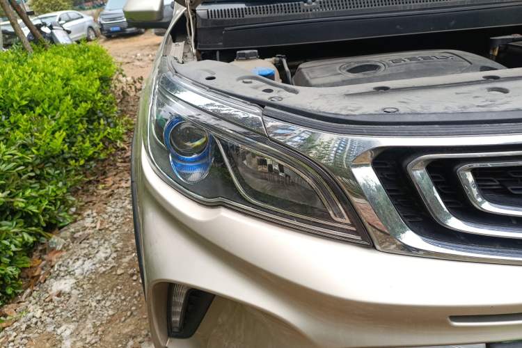 Used Geely Auto Vision X3 2017 1.5L Manual Elite Model Right Front Headlight