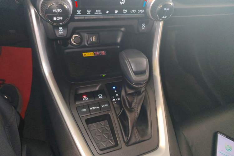 Used Toyota RAV4 2023 2.0L CVT Two-Wheel Drive Fashion Edition
